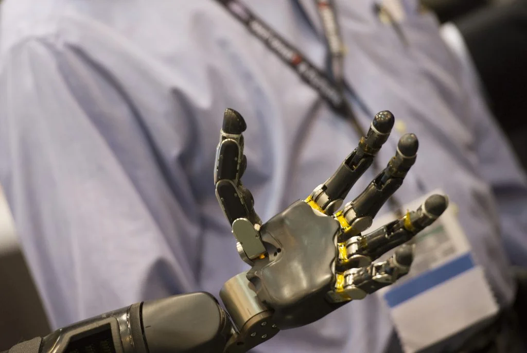 robot-hand-